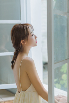 玉女桃花轻蜜粉定妆